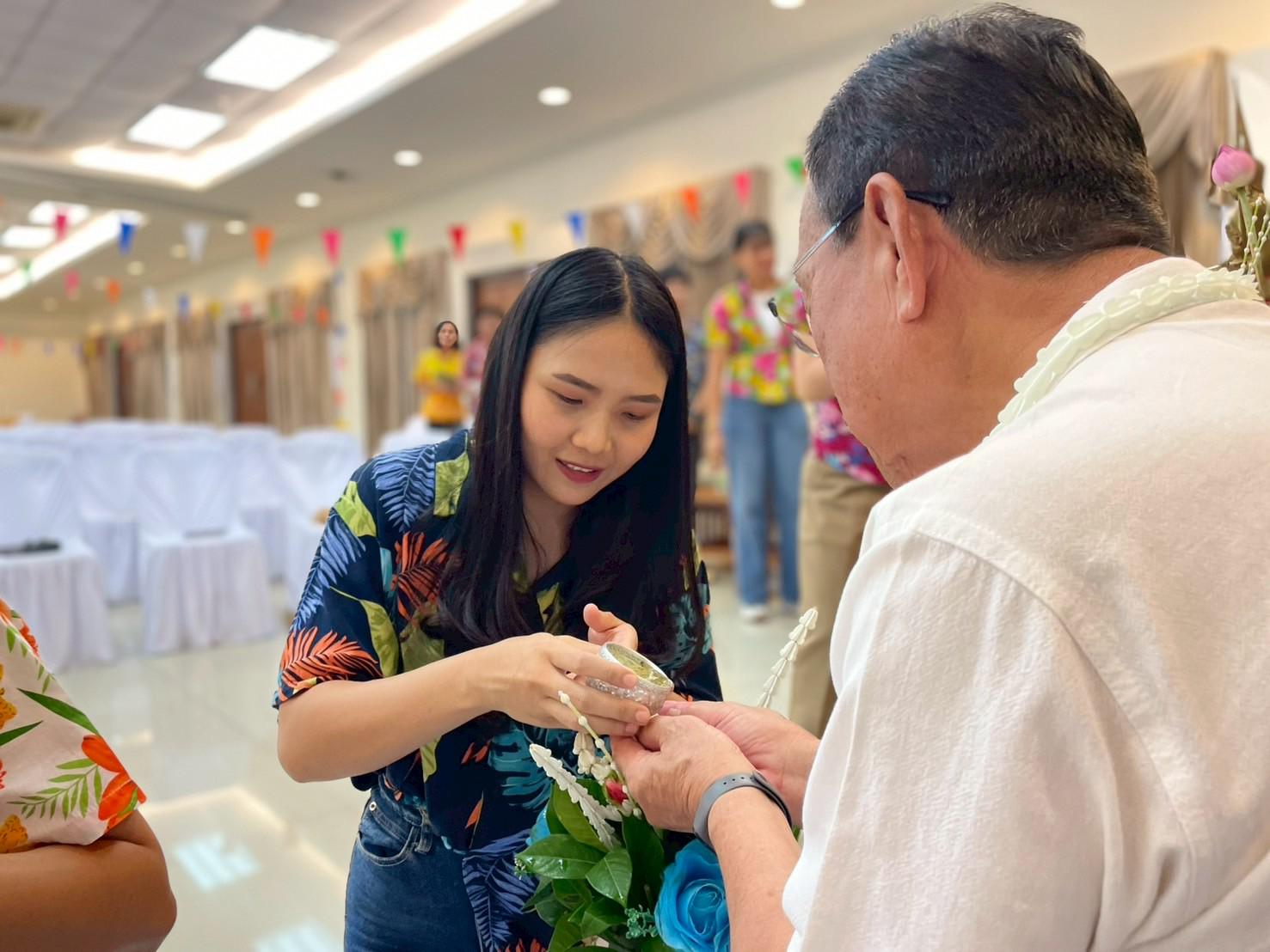 362. วันที่ 26 เมษายน 2568 สาขาการบริหารการศึกษา ได้จัดกิจกรรมรดน้ำดำหัวคณาจารย์ระดับบัณฑิตศึกษา ประจำสาขาการบริหารการศึกษา ณ ห้องประชุมครุร่มสัก 1 ชั้น 3 อาคารคณะครุศาสตร์